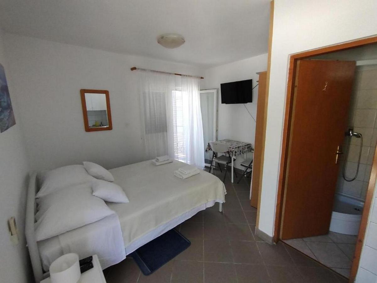Blaza Apartment Prvic Luka Exterior photo